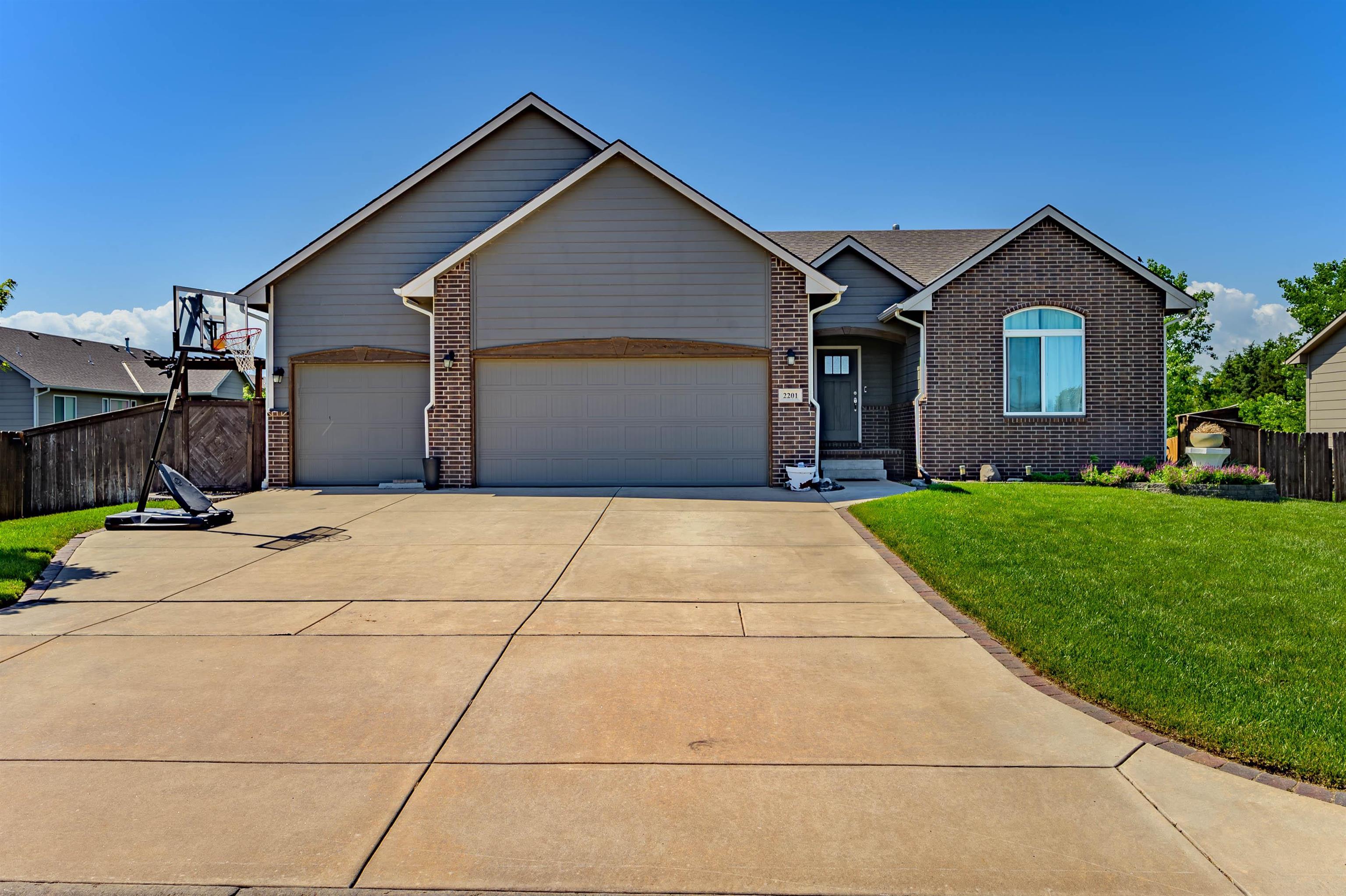 2201 E Sunset St, Goddard, Kansas image 1