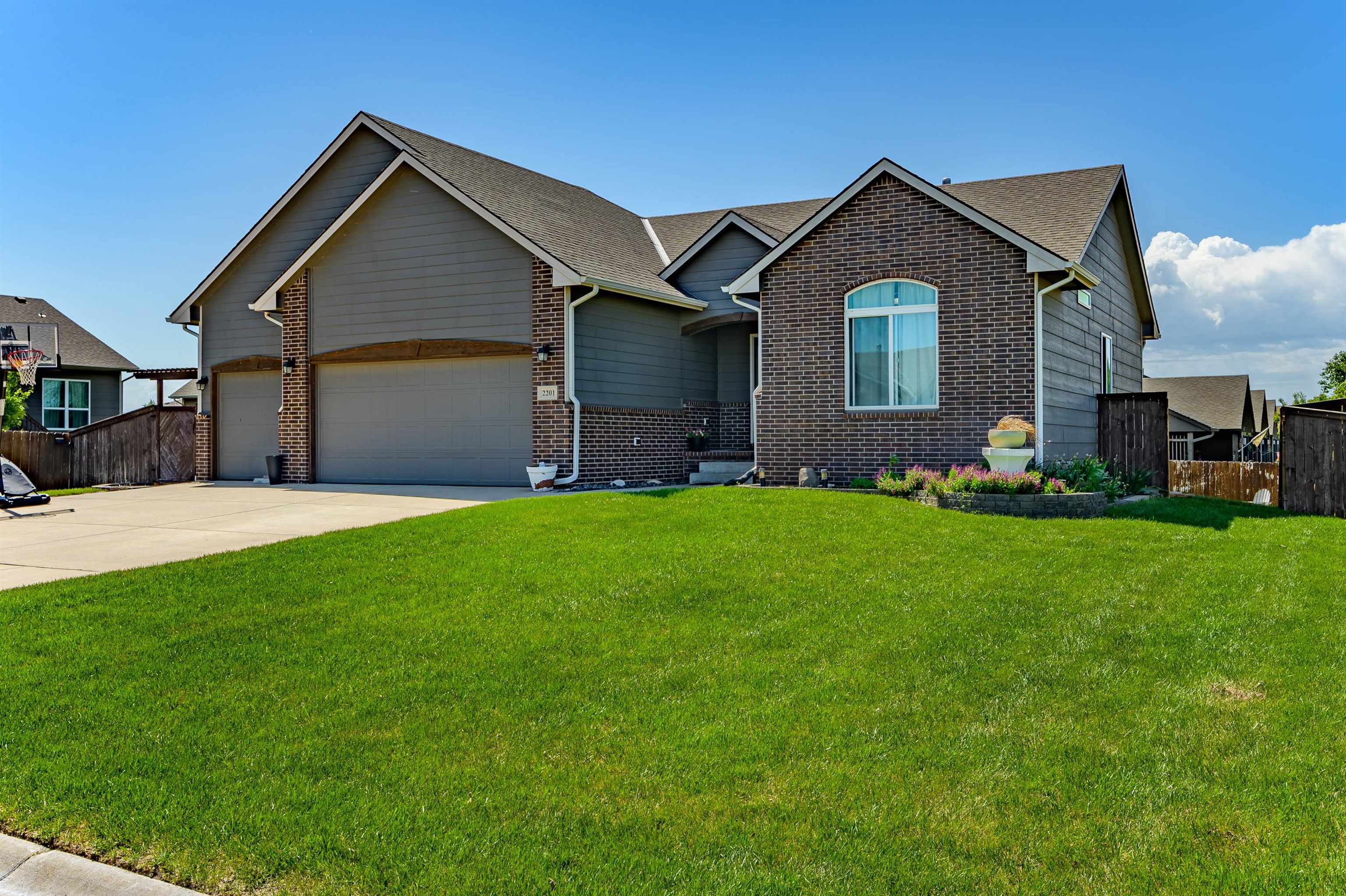 2201 E Sunset St, Goddard, Kansas image 2