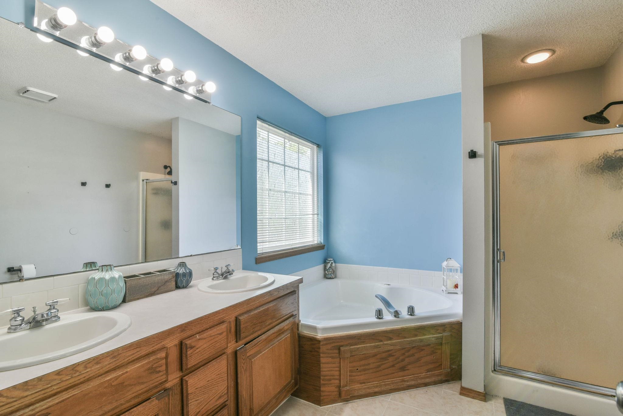 3617 Whispering Brook Ct, Wichita, Kansas image 13