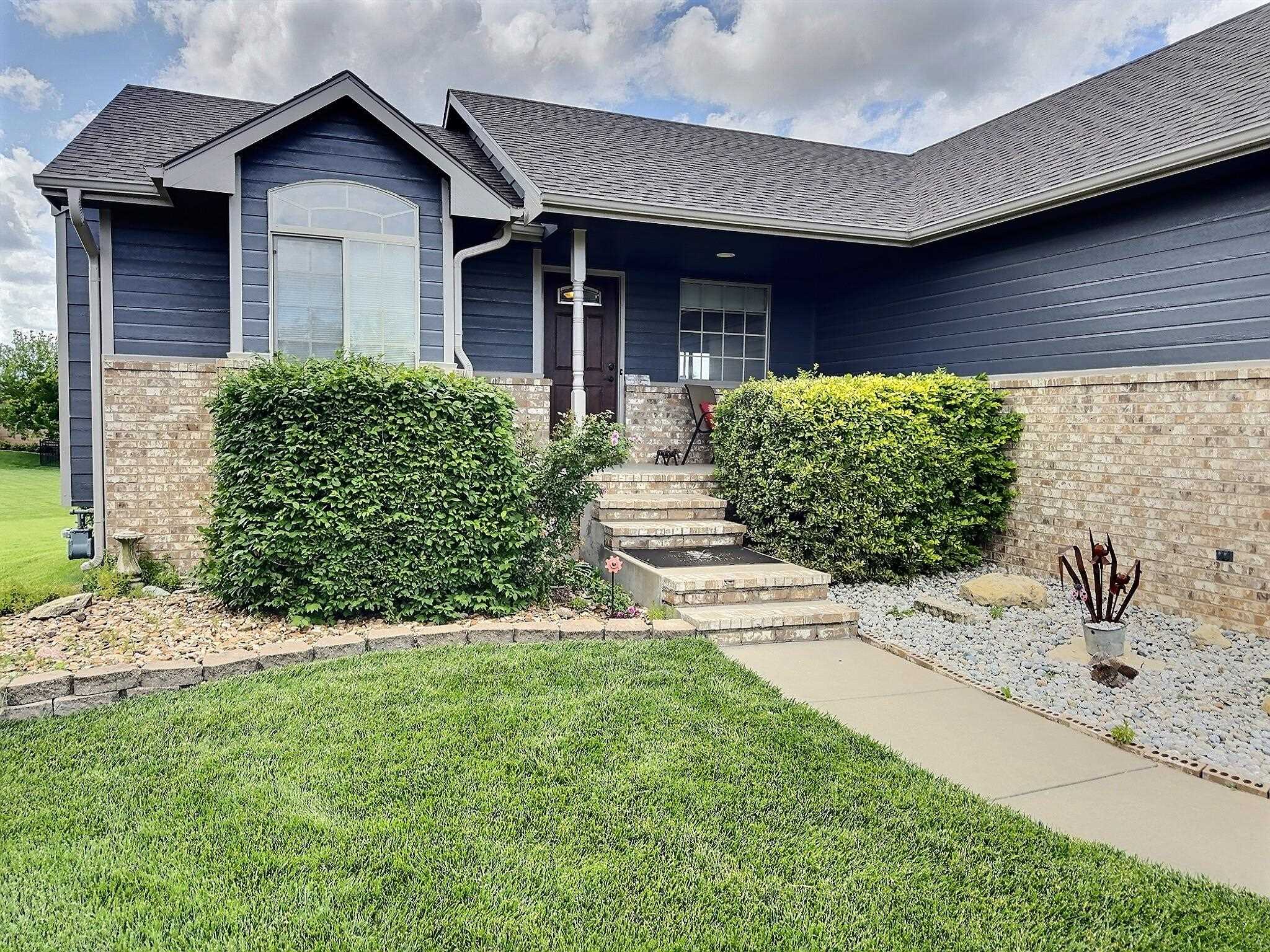 620 Goldspike Ct, Newton, Kansas image 2