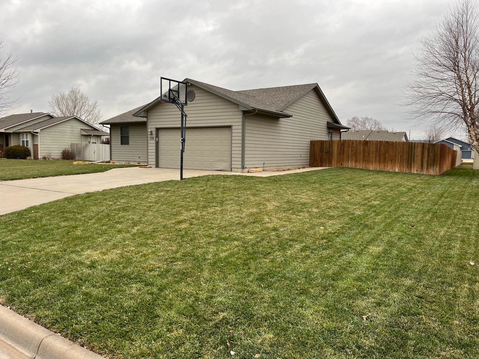 710 Clover Ln, Hesston, Kansas image 23