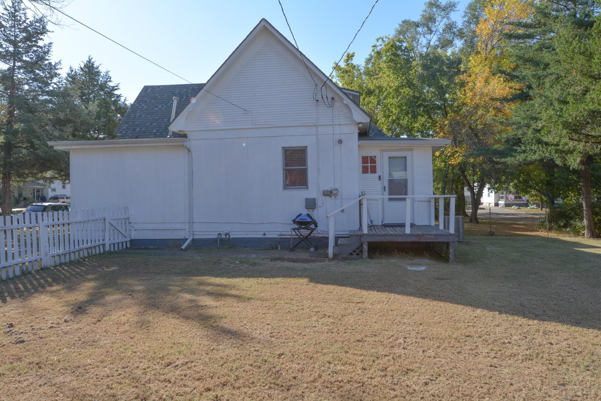 1020 E 8th Ave, Winfield, Kansas image 31