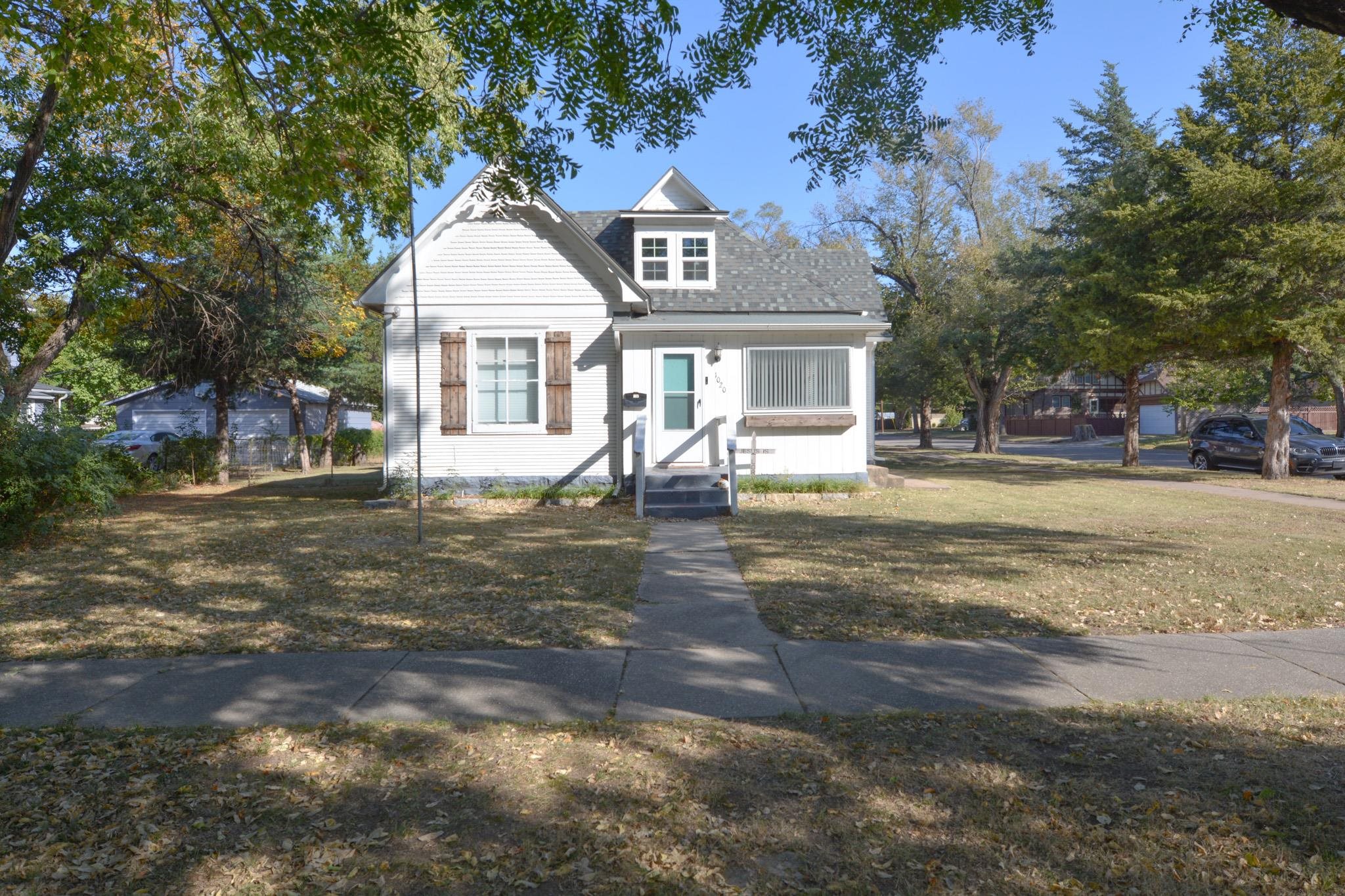 1020 E 8th Ave, Winfield, Kansas image 2