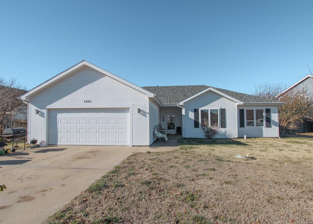 1203 Republic Cir, Salina, Kansas image 1