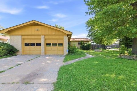 Homes For Sale - 2705 S Martinson Ave<br/> Wichita, KS 67217
