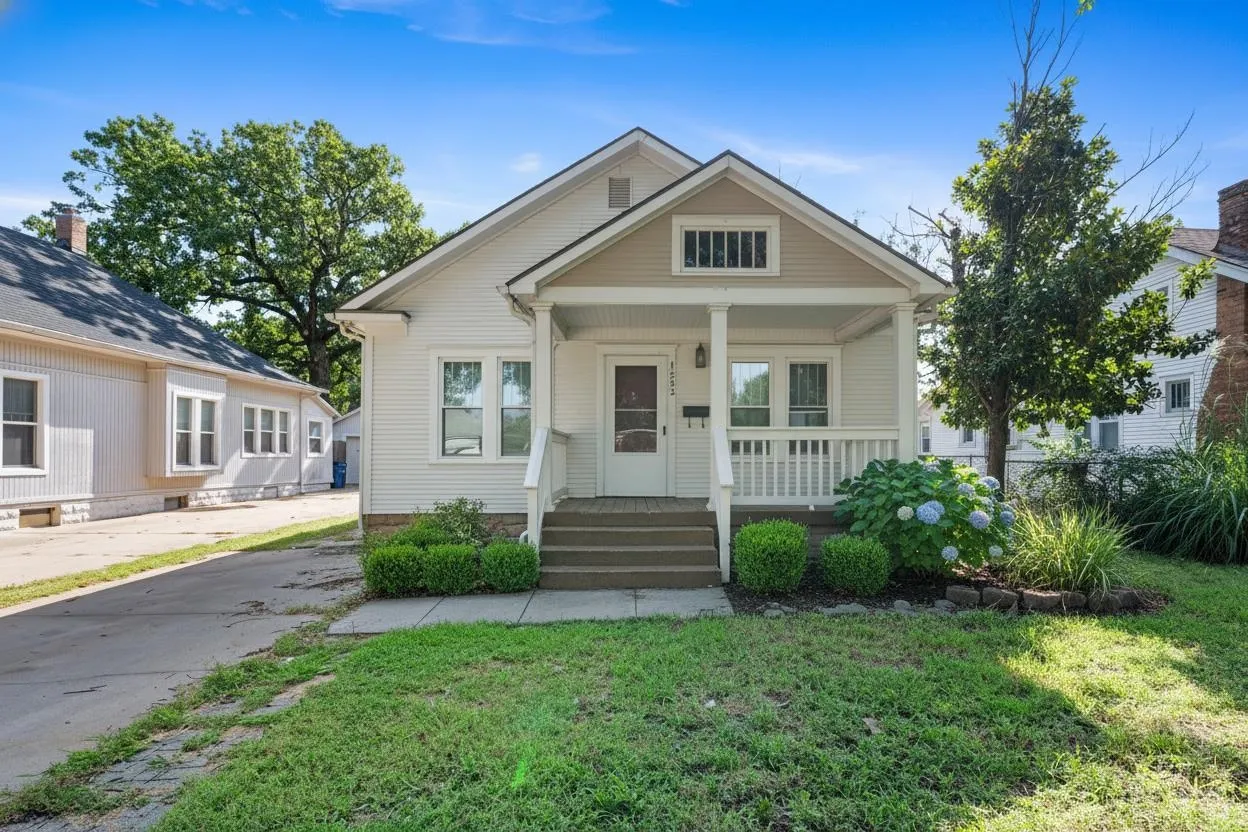 Wichita, Kansas 67211, United States, 3 Bedrooms Bedrooms, ,1 BathroomBathrooms,Residential,Active,199816