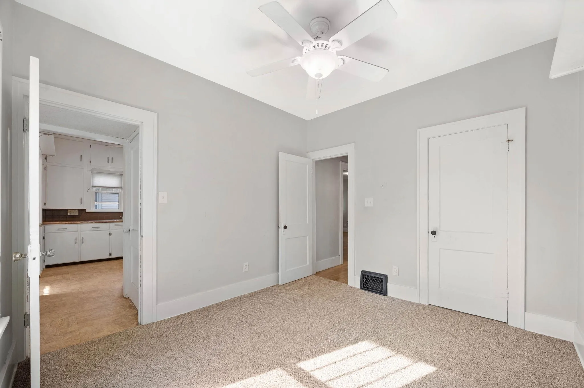 Wichita, Kansas 67211, United States, 3 Bedrooms Bedrooms, ,1 BathroomBathrooms,Residential,Active,199816