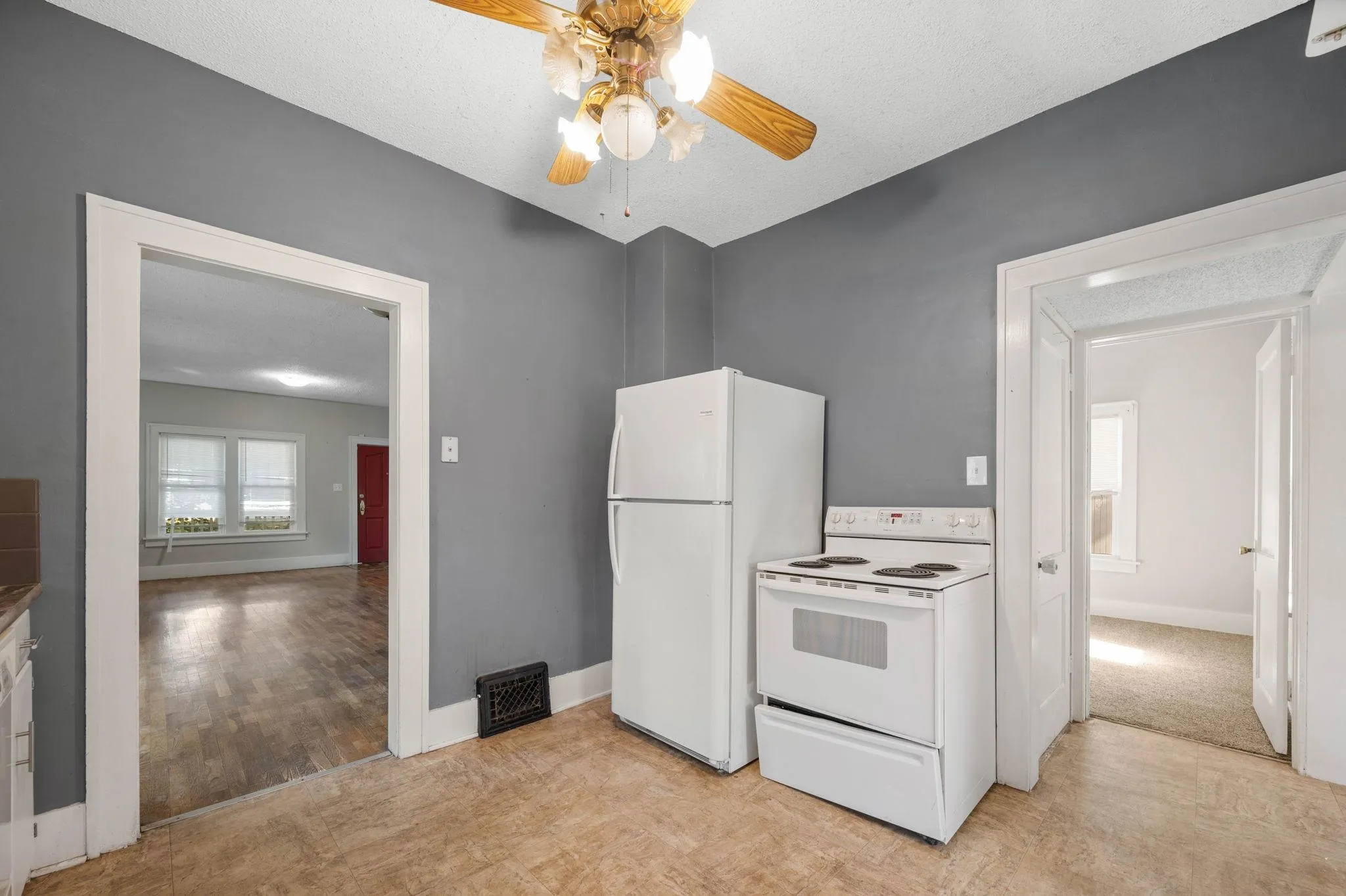 Wichita, Kansas 67211, United States, 3 Bedrooms Bedrooms, ,1 BathroomBathrooms,Residential,Active,199816