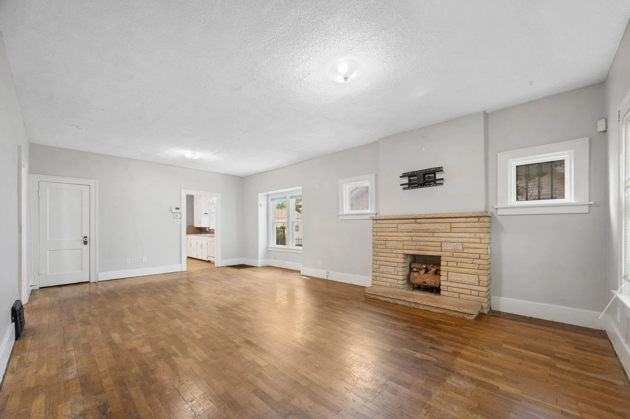 Wichita, Kansas 67211, United States, 3 Bedrooms Bedrooms, ,1 BathroomBathrooms,Residential,Active,199816