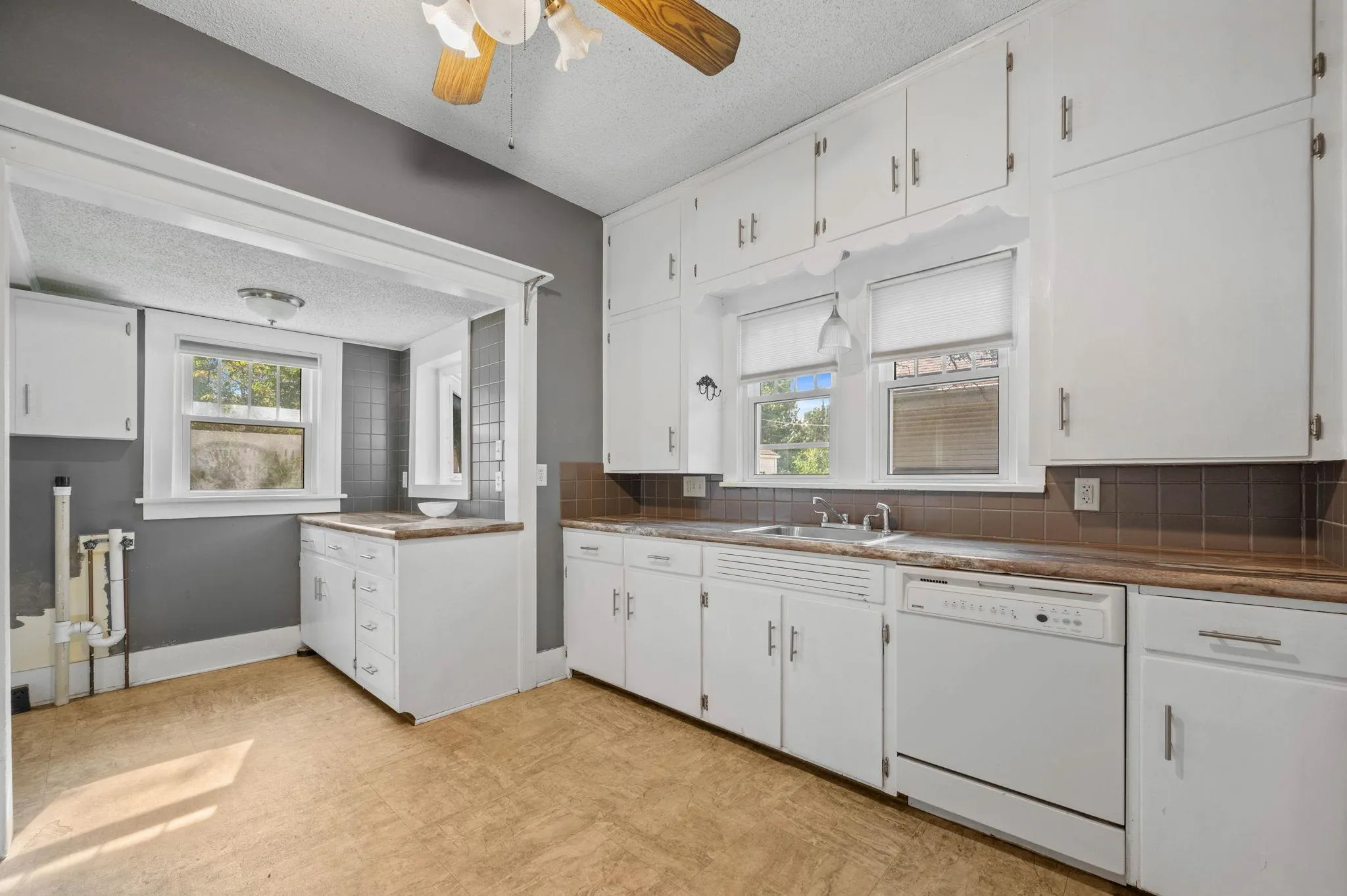 Wichita, Kansas 67211, United States, 3 Bedrooms Bedrooms, ,1 BathroomBathrooms,Residential,Active,199816