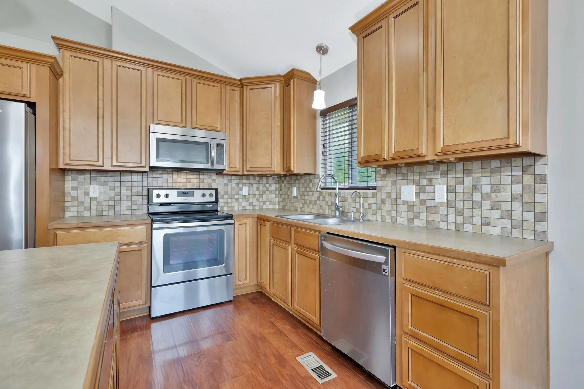 Wichita, Kansas 67216, United States, 4 Bedrooms Bedrooms, ,3 BathroomsBathrooms,Residential,Active,160750