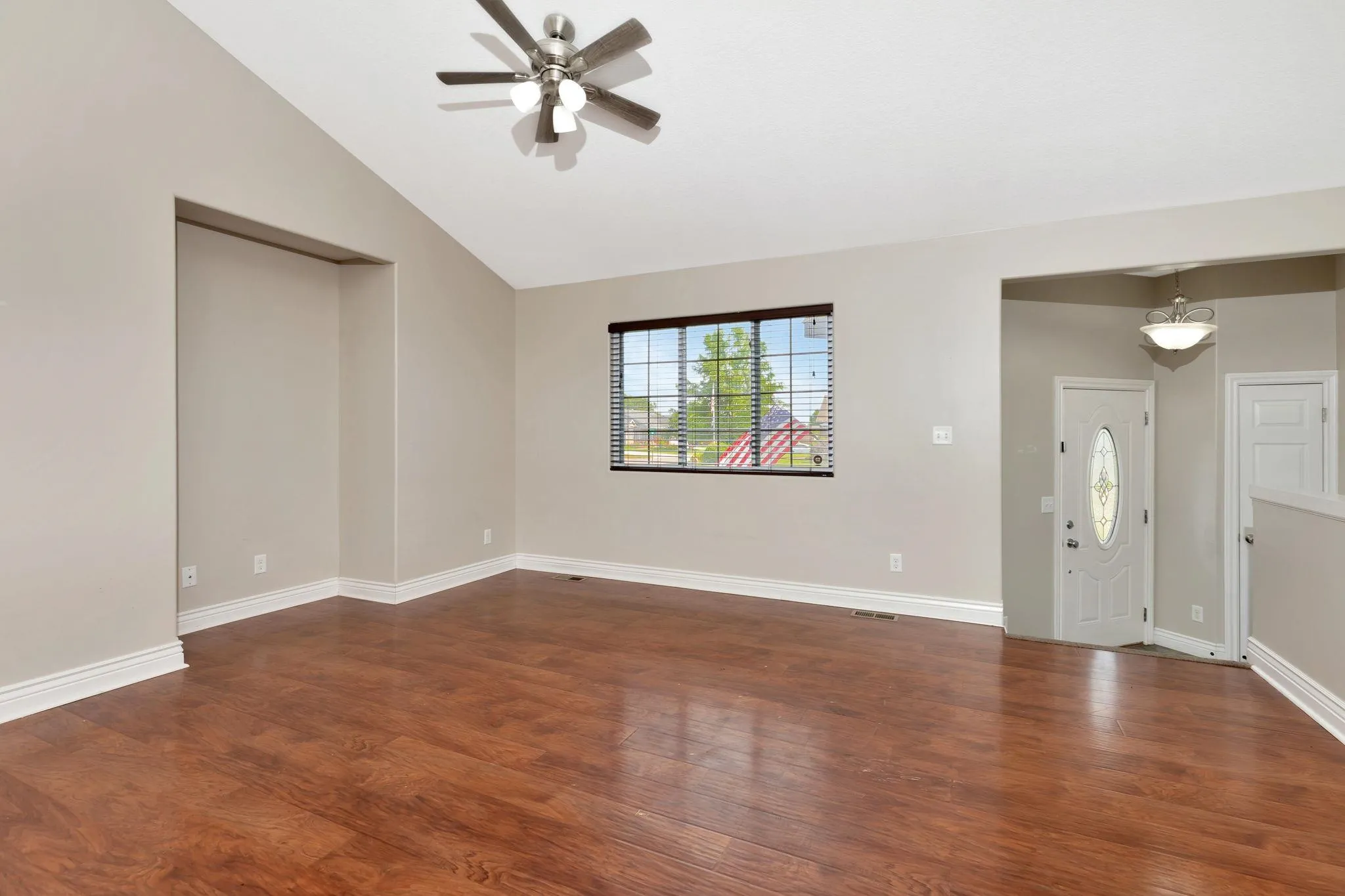 Wichita, Kansas 67216, United States, 4 Bedrooms Bedrooms, ,3 BathroomsBathrooms,Residential,Active,160750