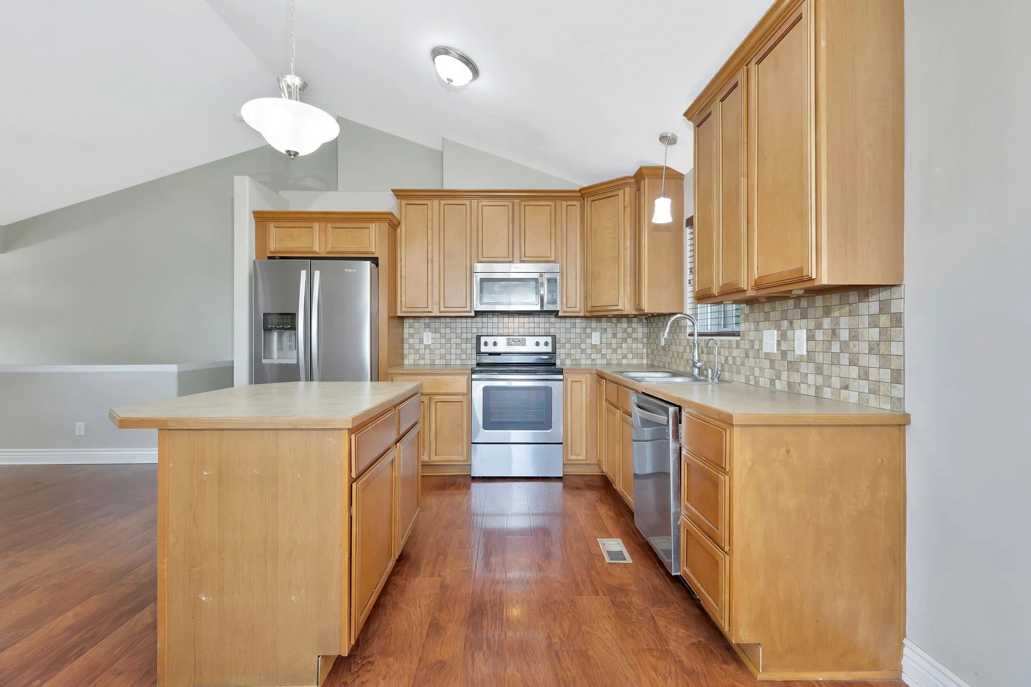 Wichita, Kansas 67216, United States, 4 Bedrooms Bedrooms, ,3 BathroomsBathrooms,Residential,Active,160750