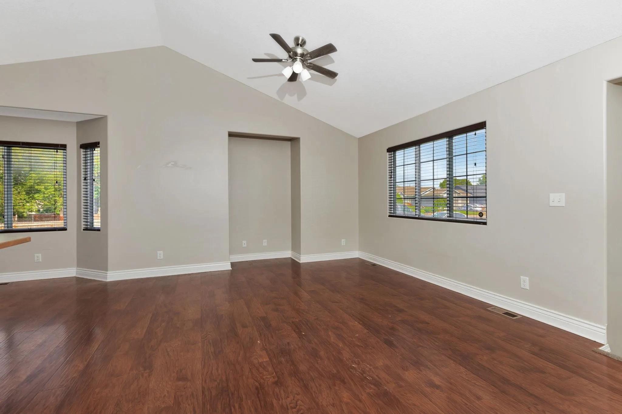 Wichita, Kansas 67216, United States, 4 Bedrooms Bedrooms, ,3 BathroomsBathrooms,Residential,Active,160750