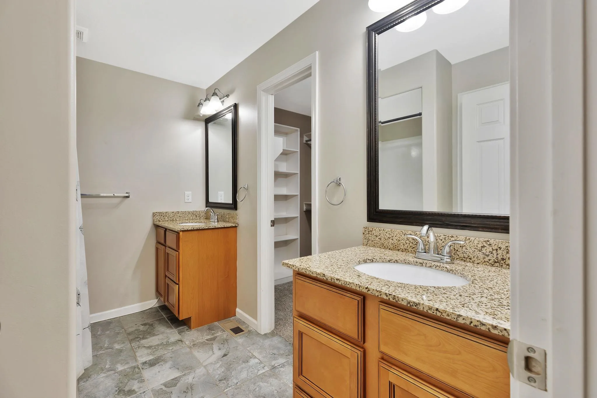 Wichita, Kansas 67216, United States, 4 Bedrooms Bedrooms, ,3 BathroomsBathrooms,Residential,Active,160750