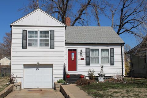 Homes For Sale - 504 W Ellsworth Ave<br/> Salina, KS 67401