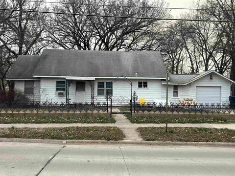 Homes For Sale - 711 Old Main St<br/> Harvey County, Newton, KS 67114