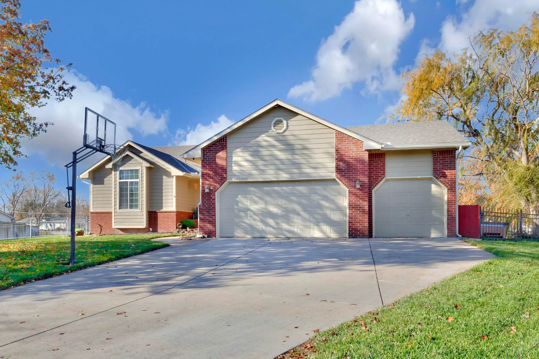 Clearwater, Kansas 67026, United States, 4 Bedrooms Bedrooms, ,3 BathroomsBathrooms,Residential,Active,248796