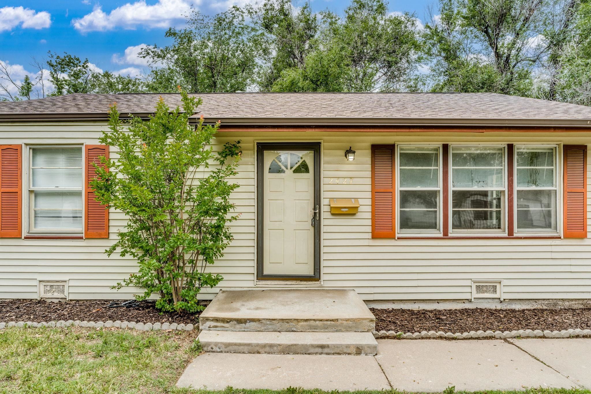 2427 S Everett St, Wichita, Virginia image 2