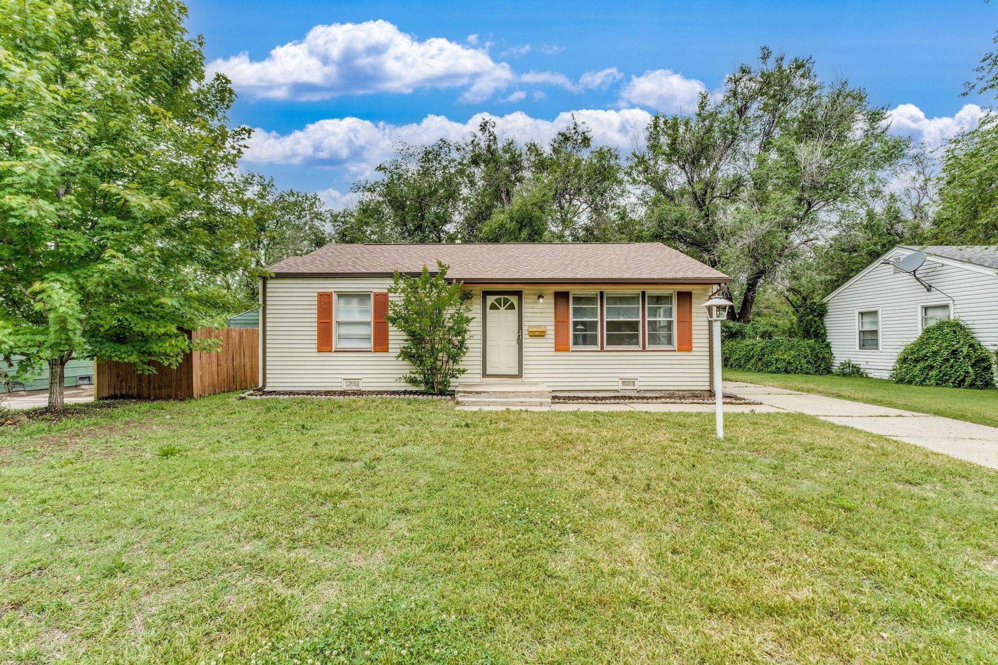 2427 S Everett St, Wichita, Virginia image 1