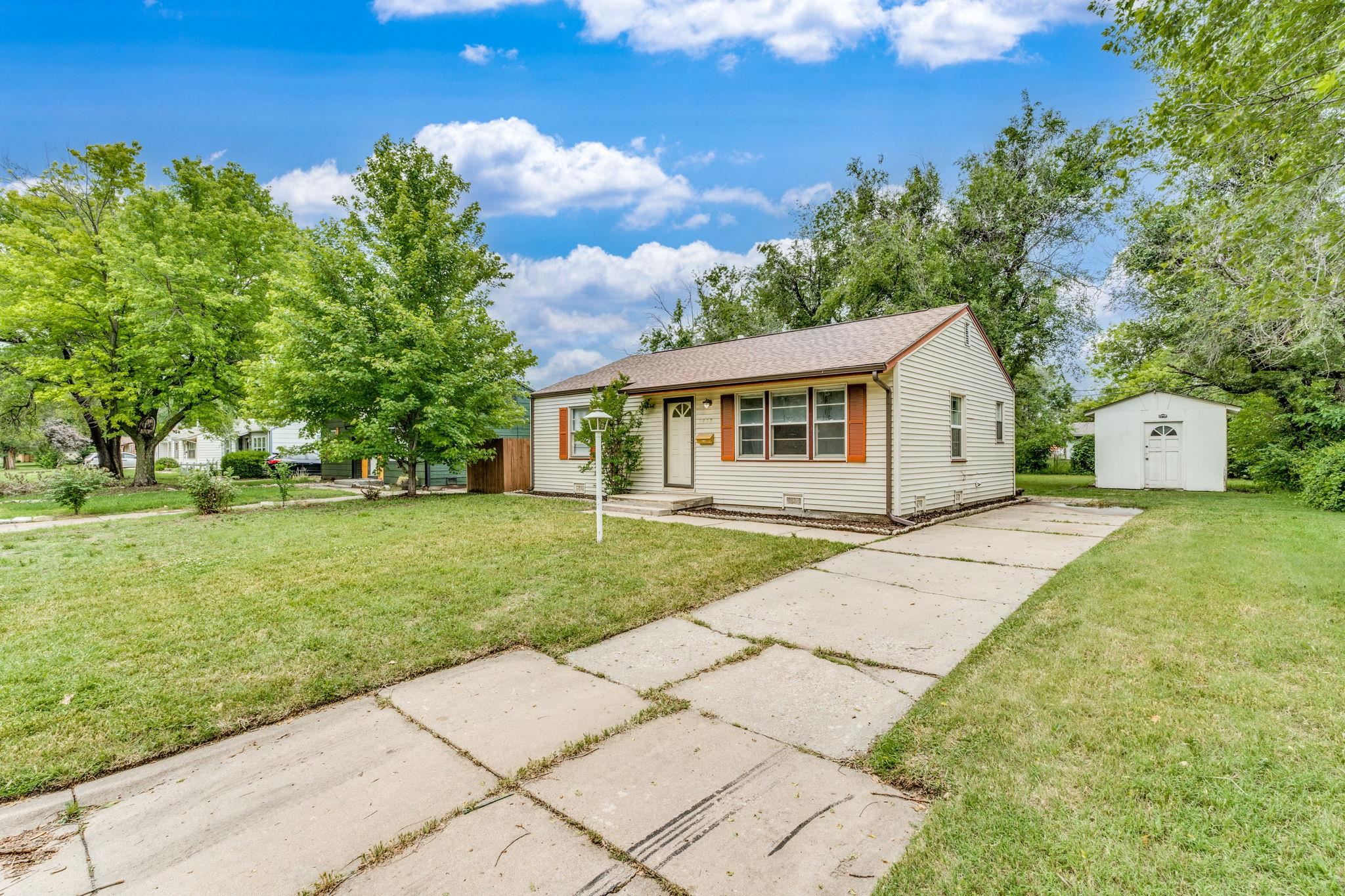 2427 S Everett St, Wichita, Virginia image 3