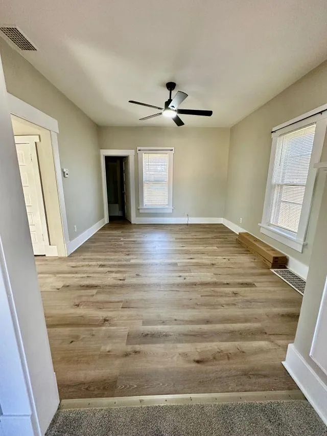 Newton, Kansas 67114, United States, 3 Bedrooms Bedrooms, ,2 BathroomsBathrooms,Residential,Active,228028