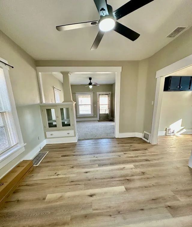 Newton, Kansas 67114, United States, 3 Bedrooms Bedrooms, ,2 BathroomsBathrooms,Residential,Active,228028