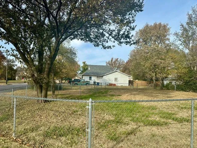 Newton, Kansas 67114, United States, 3 Bedrooms Bedrooms, ,2 BathroomsBathrooms,Residential,Active,228028