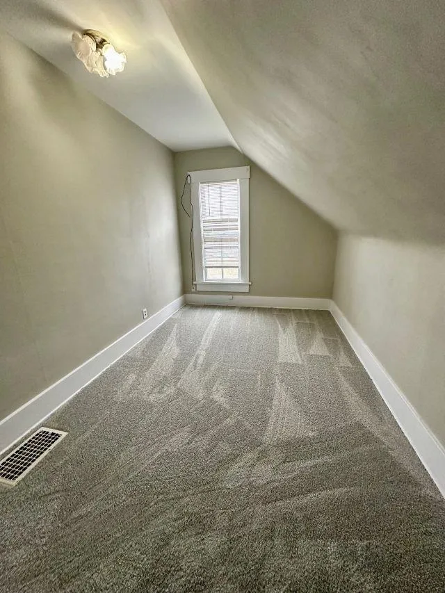 Newton, Kansas 67114, United States, 3 Bedrooms Bedrooms, ,2 BathroomsBathrooms,Residential,Active,228028