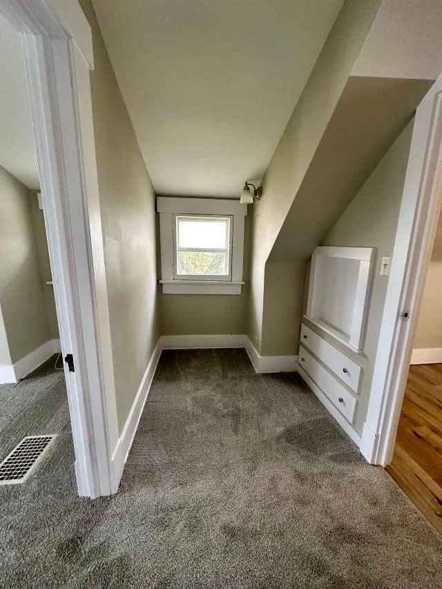 Newton, Kansas 67114, United States, 3 Bedrooms Bedrooms, ,2 BathroomsBathrooms,Residential,Active,228028