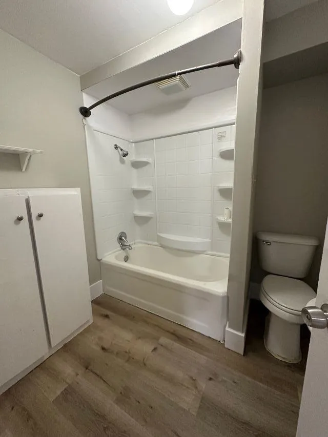 Newton, Kansas 67114, United States, 3 Bedrooms Bedrooms, ,2 BathroomsBathrooms,Residential,Active,228028