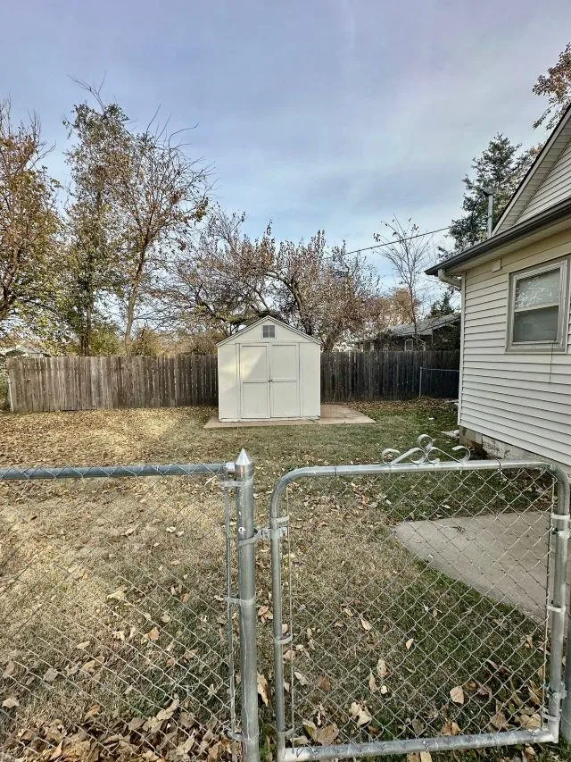 Newton, Kansas 67114, United States, 3 Bedrooms Bedrooms, ,2 BathroomsBathrooms,Residential,Active,228028