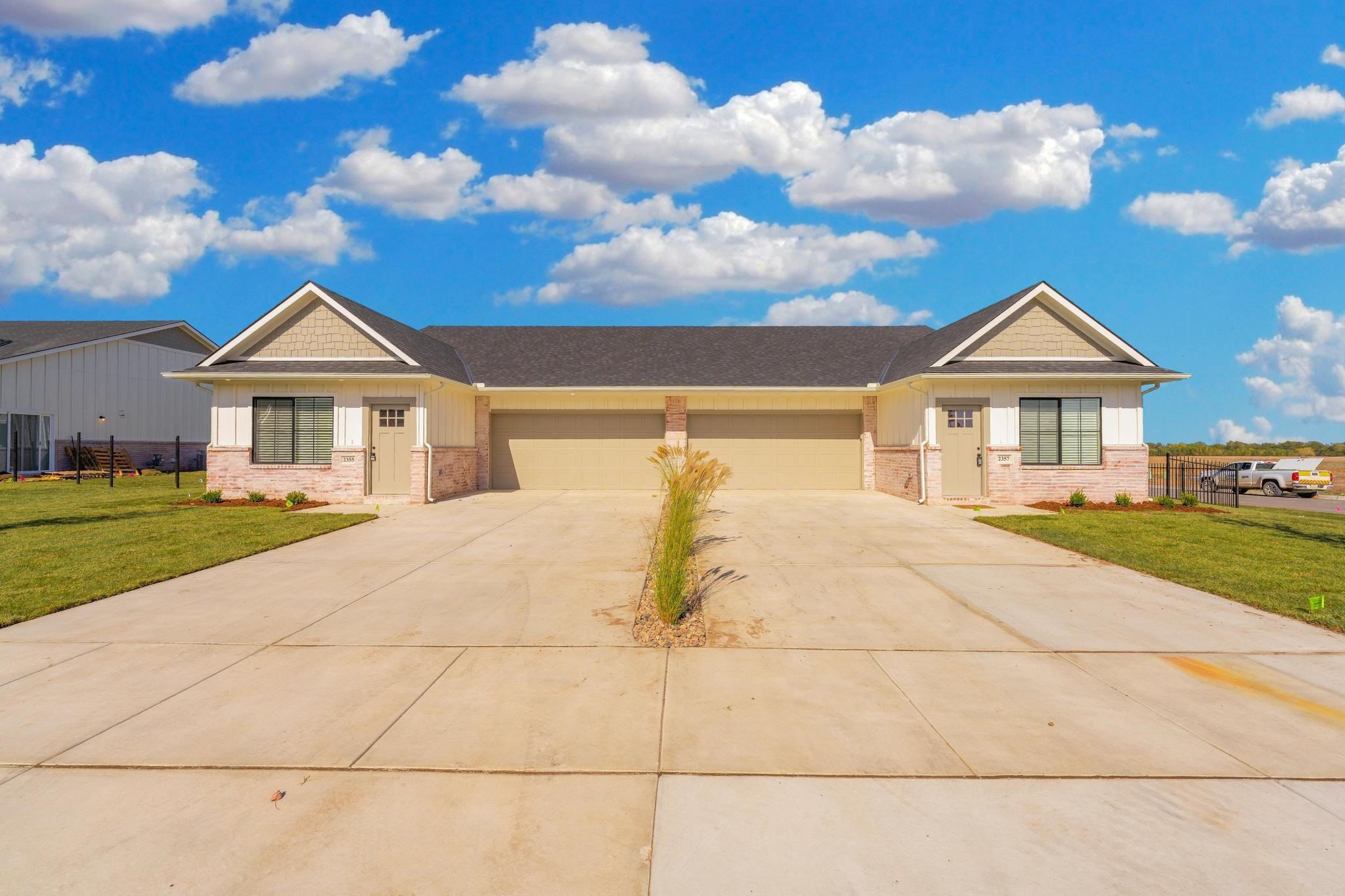 2334 S Spring Hill Ct, Goddard, Kansas image 2