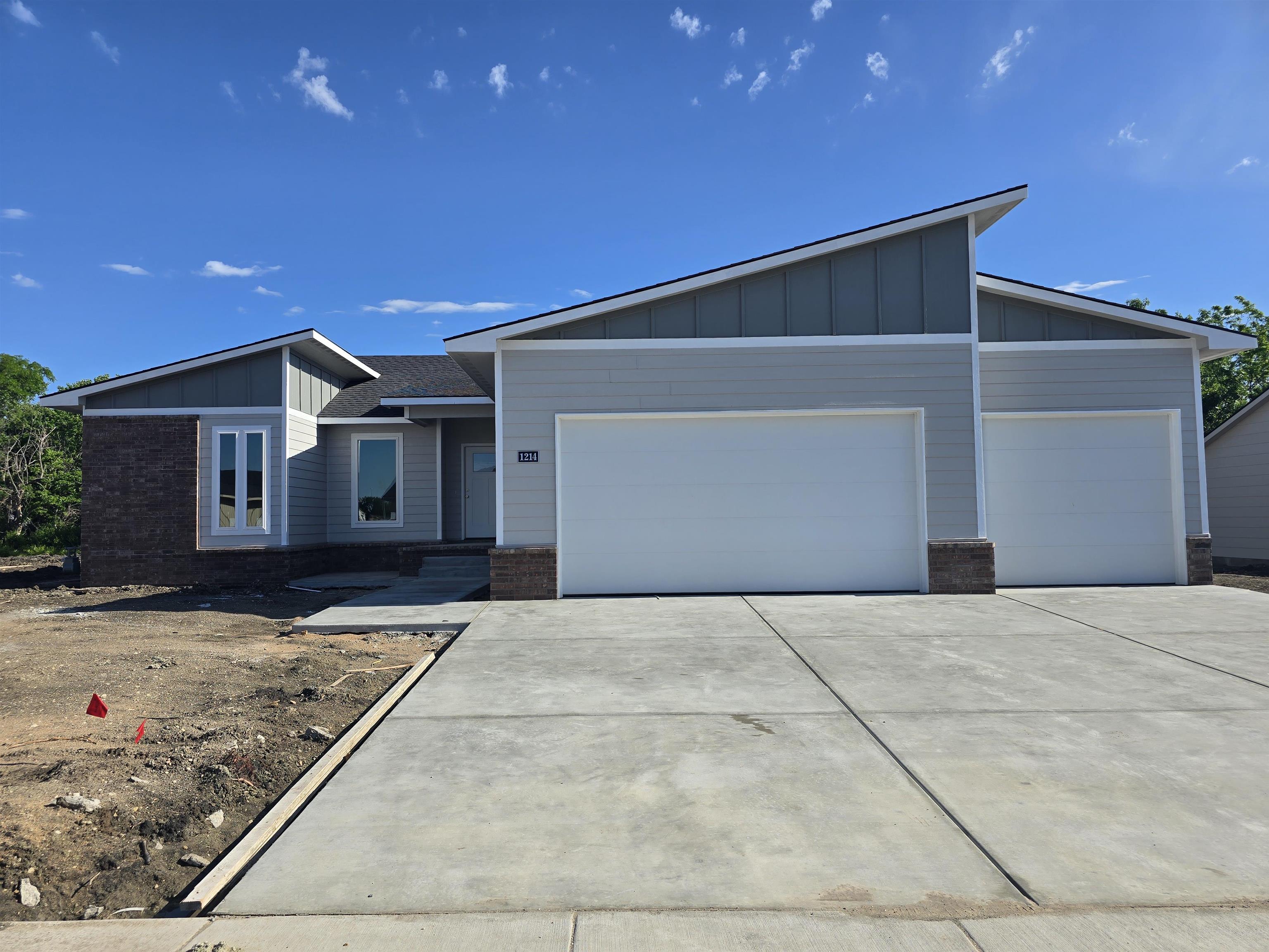 1214 SE 8th Cir, Newton, Kansas image 1