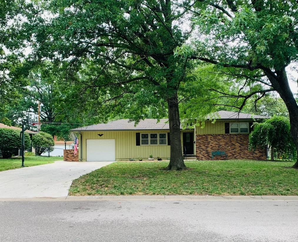 1964 Belmont St, El Dorado, Kansas image 1