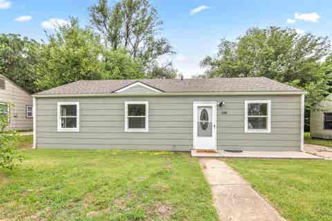Homes For Sale - 1309 E Charleston Dr<br/> Park City, KS 67219