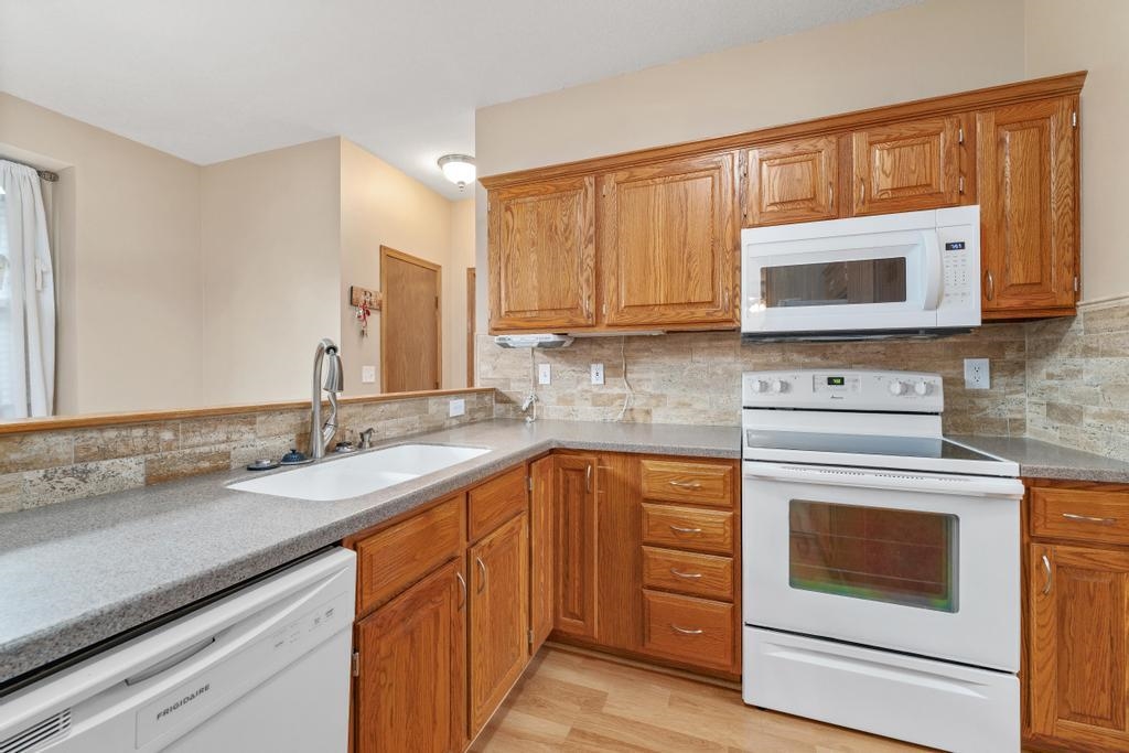 420 N Valley Stream Dr, Derby, Virginia image 14