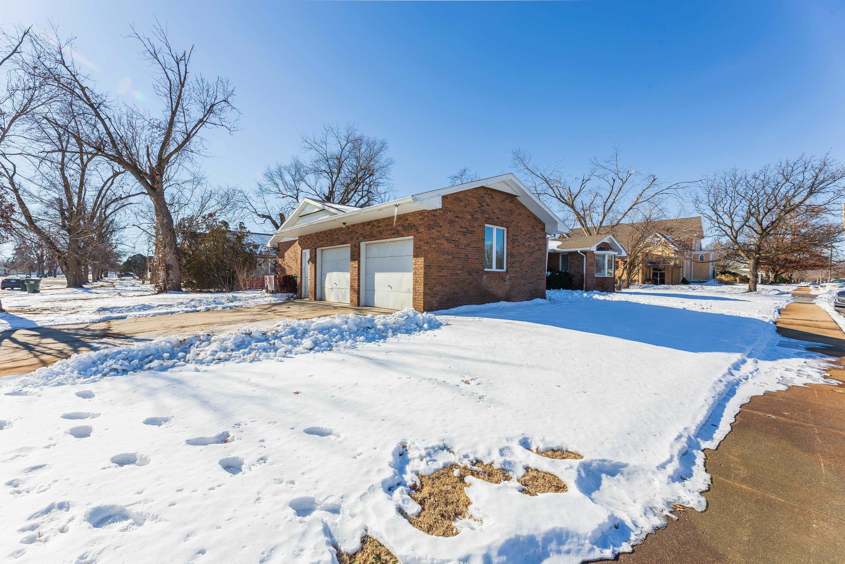 403 W 4th St, Halstead, Kansas image 2