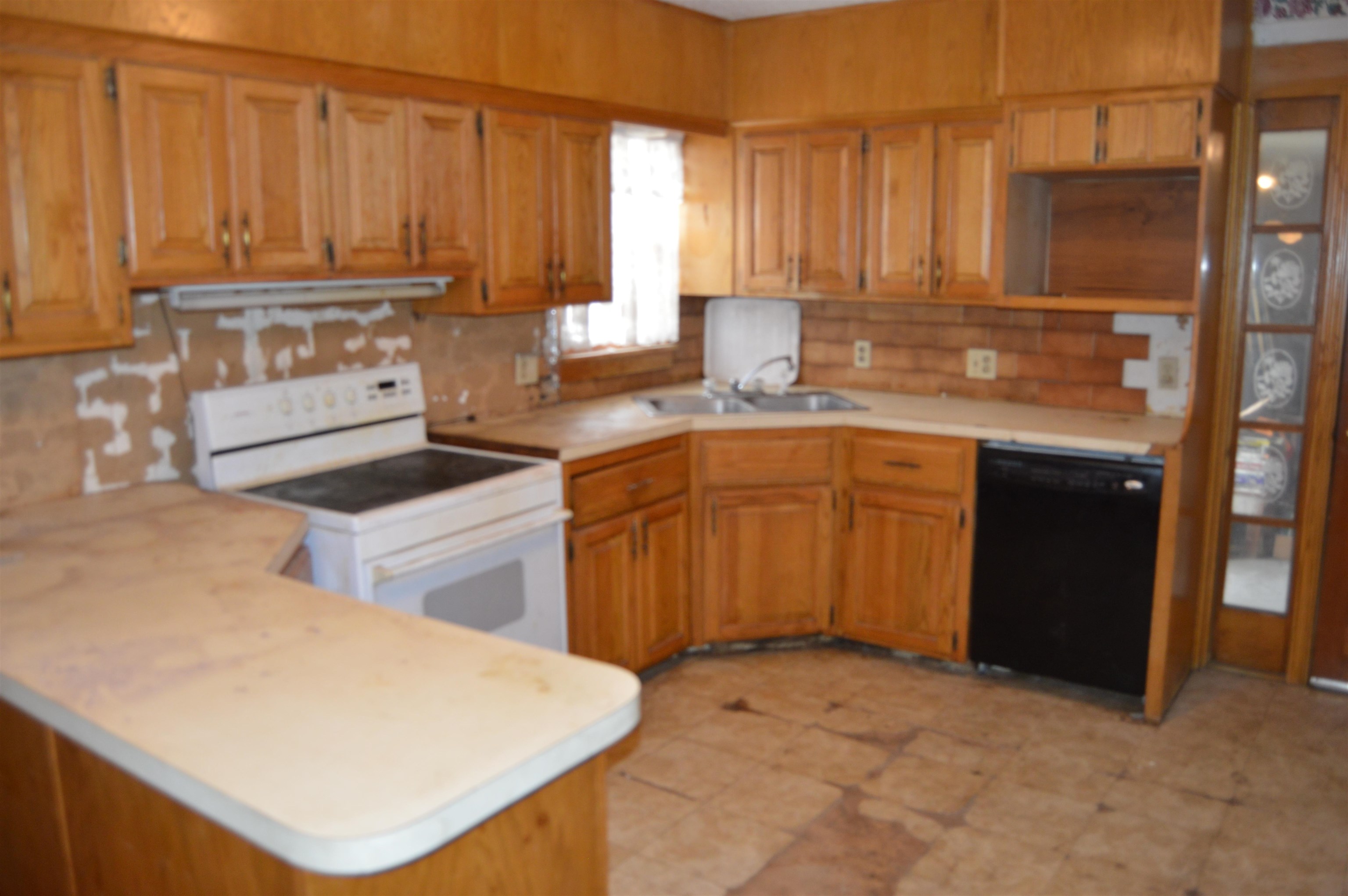 Wichita, Kansas 67213, United States, 2 Bedrooms Bedrooms, ,2 BathroomsBathrooms,Residential,Pending,68602