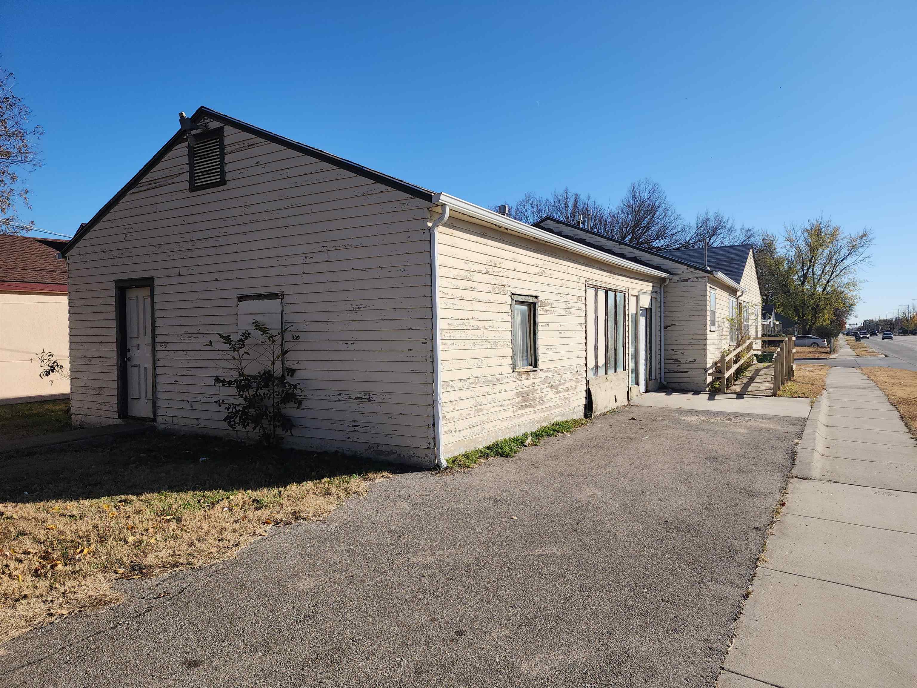 Wichita, Kansas 67213, United States, 2 Bedrooms Bedrooms, ,2 BathroomsBathrooms,Residential,Pending,68602