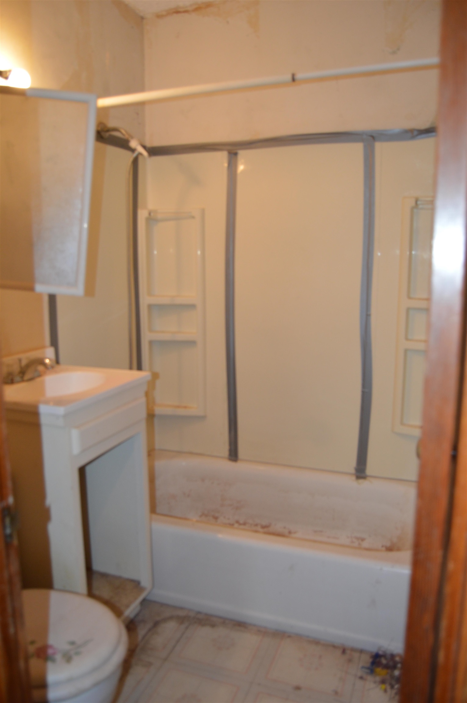Wichita, Kansas 67213, United States, 2 Bedrooms Bedrooms, ,2 BathroomsBathrooms,Residential,Pending,68602