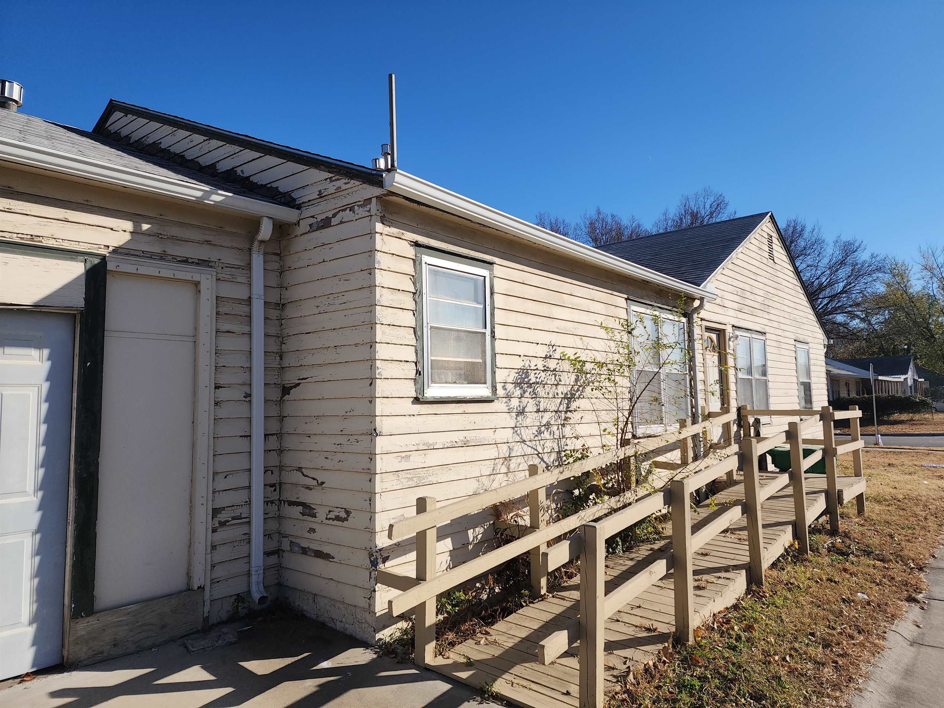 Wichita, Kansas 67213, United States, 2 Bedrooms Bedrooms, ,2 BathroomsBathrooms,Residential,Pending,68602