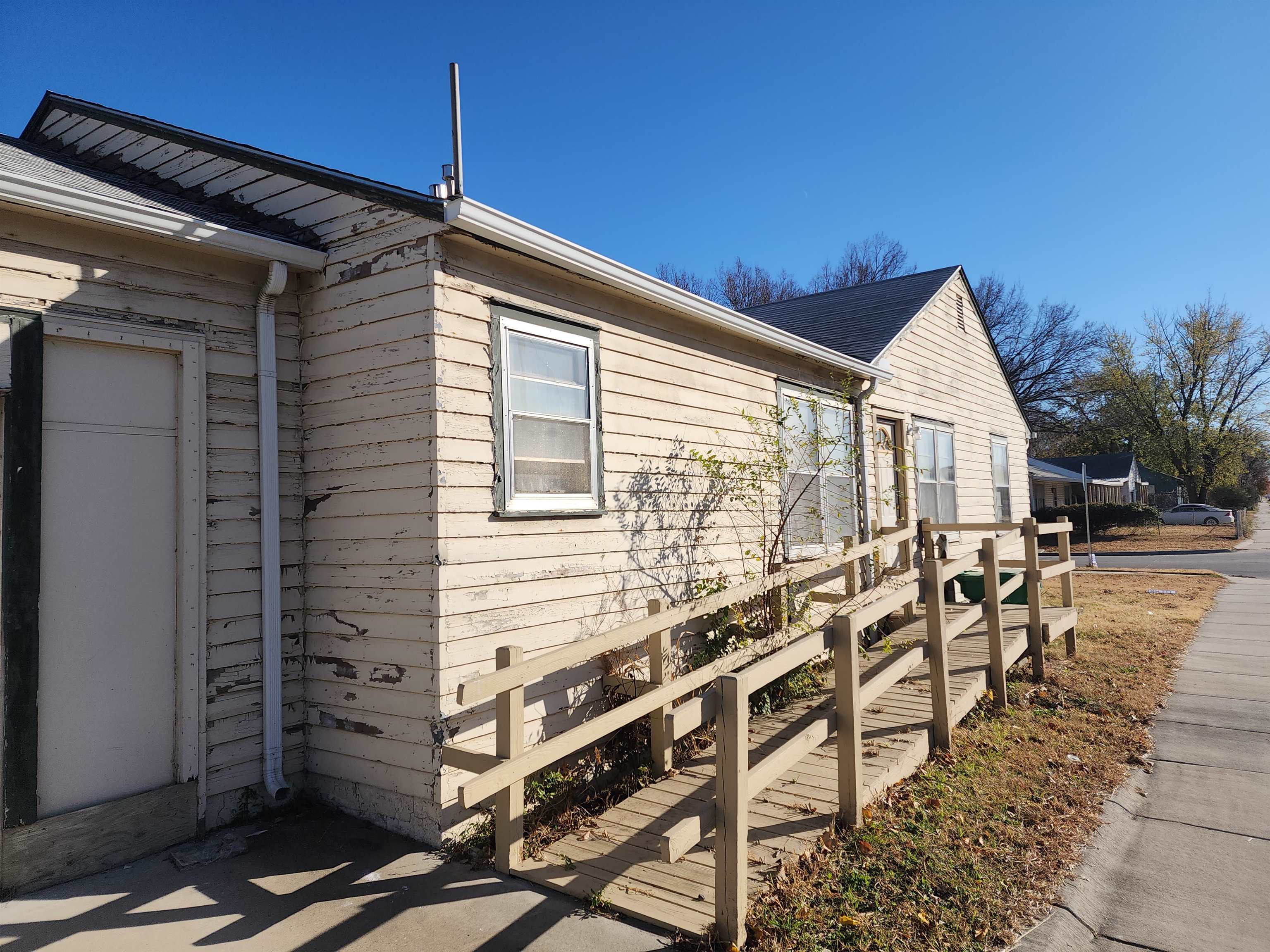 Wichita, Kansas 67213, United States, 2 Bedrooms Bedrooms, ,2 BathroomsBathrooms,Residential,Pending,68602