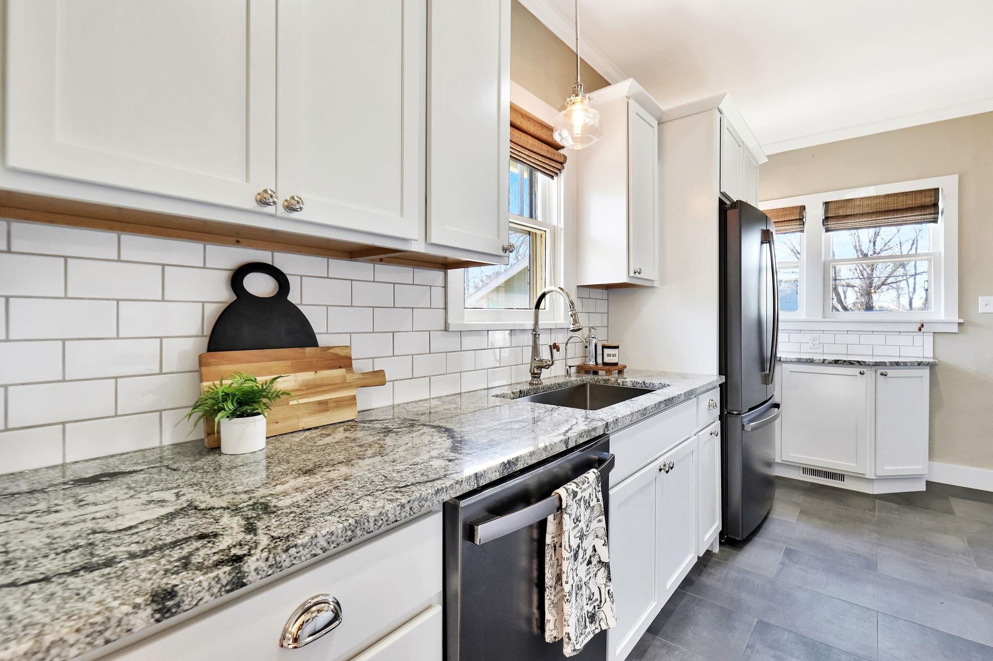 Wichita, Kansas 67203, United States, 2 Bedrooms Bedrooms, ,1 BathroomBathrooms,Residential,Pending,62352