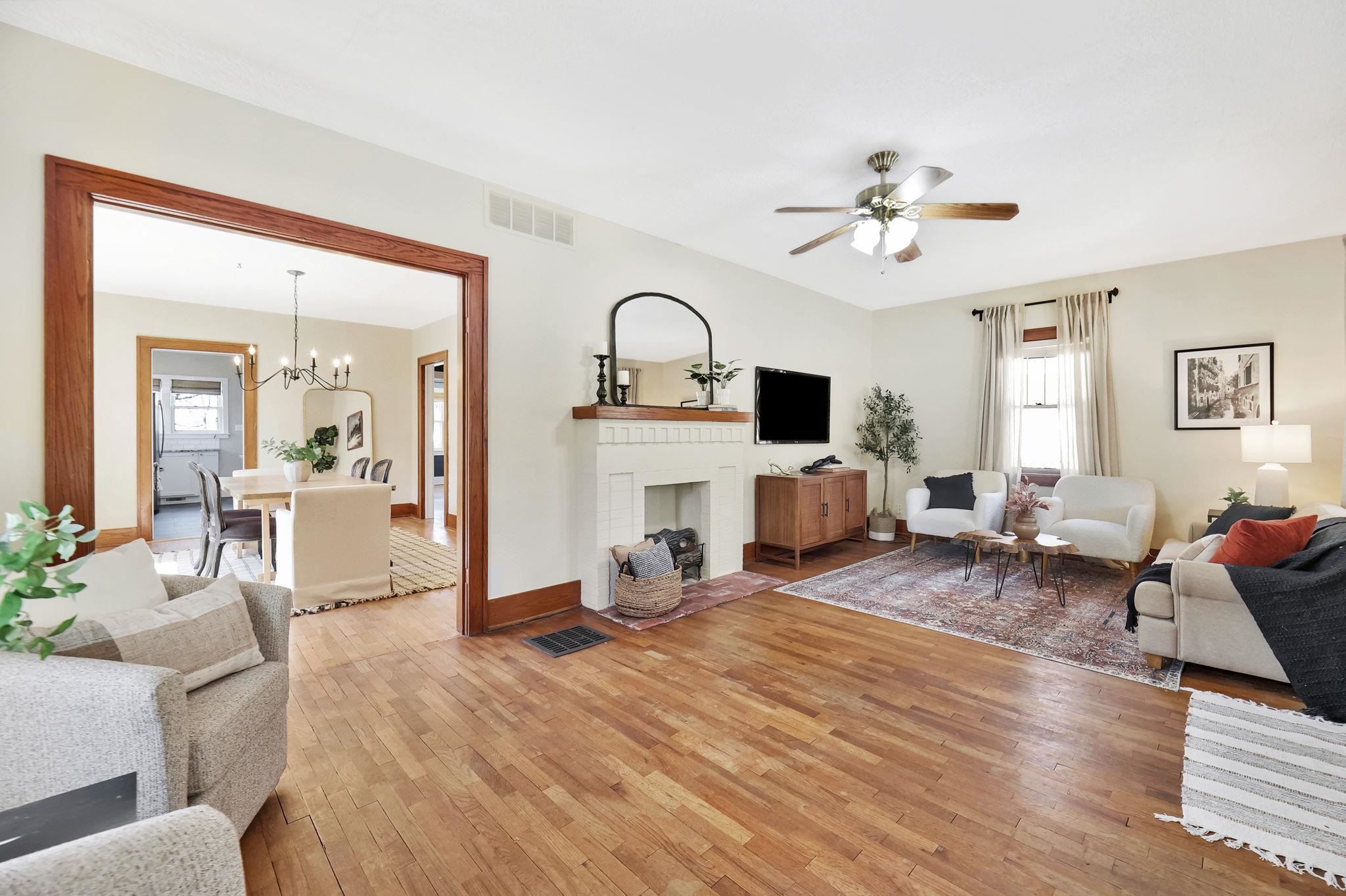 Wichita, Kansas 67203, United States, 2 Bedrooms Bedrooms, ,1 BathroomBathrooms,Residential,Pending,62352