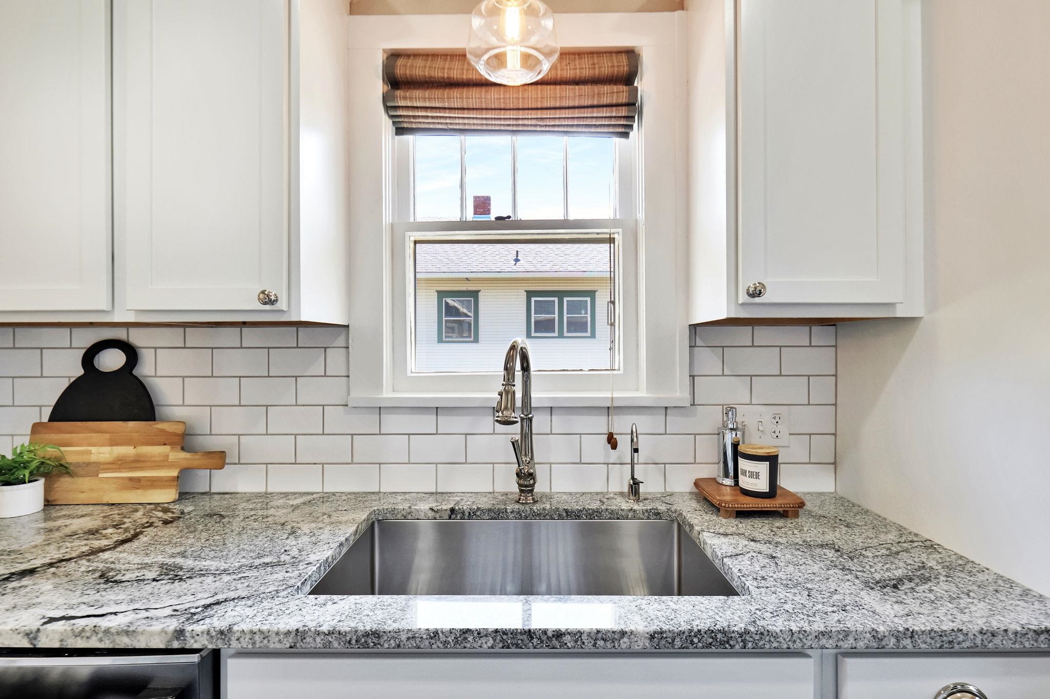 Wichita, Kansas 67203, United States, 2 Bedrooms Bedrooms, ,1 BathroomBathrooms,Residential,Pending,62352