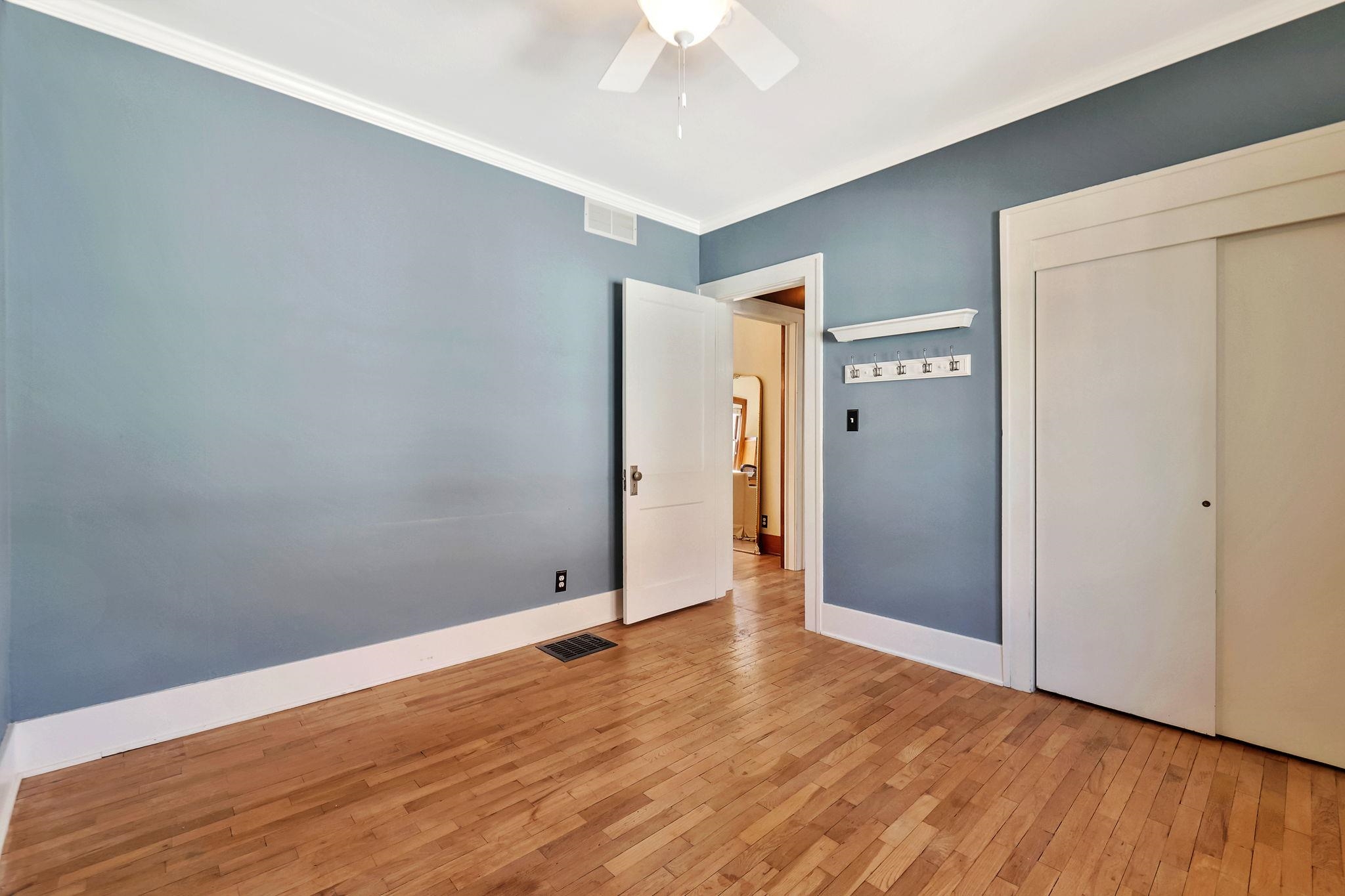 Wichita, Kansas 67203, United States, 2 Bedrooms Bedrooms, ,1 BathroomBathrooms,Residential,Pending,62352