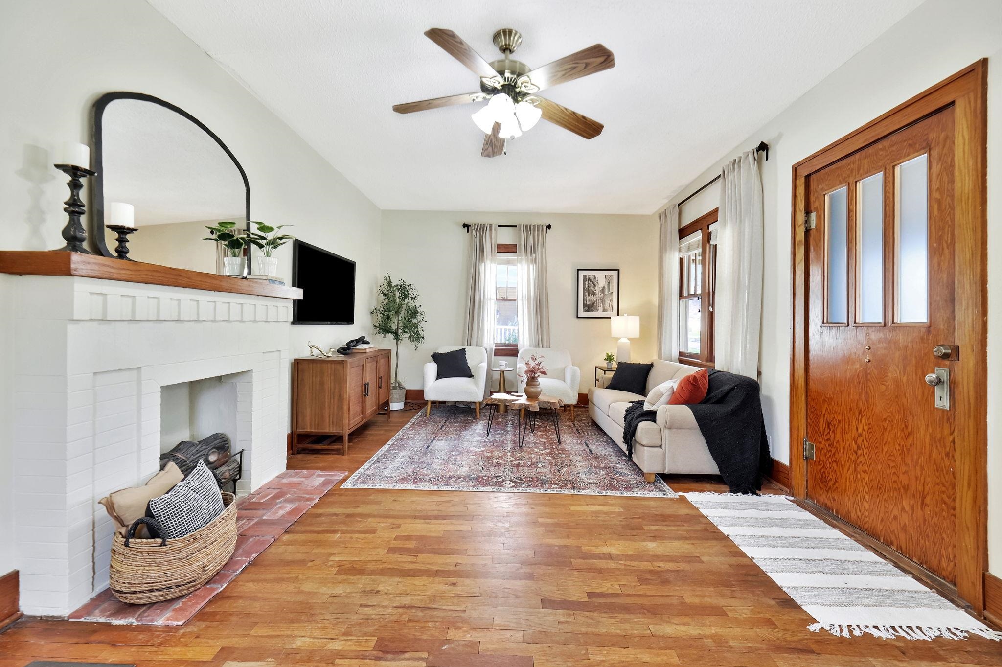 Wichita, Kansas 67203, United States, 2 Bedrooms Bedrooms, ,1 BathroomBathrooms,Residential,Pending,62352