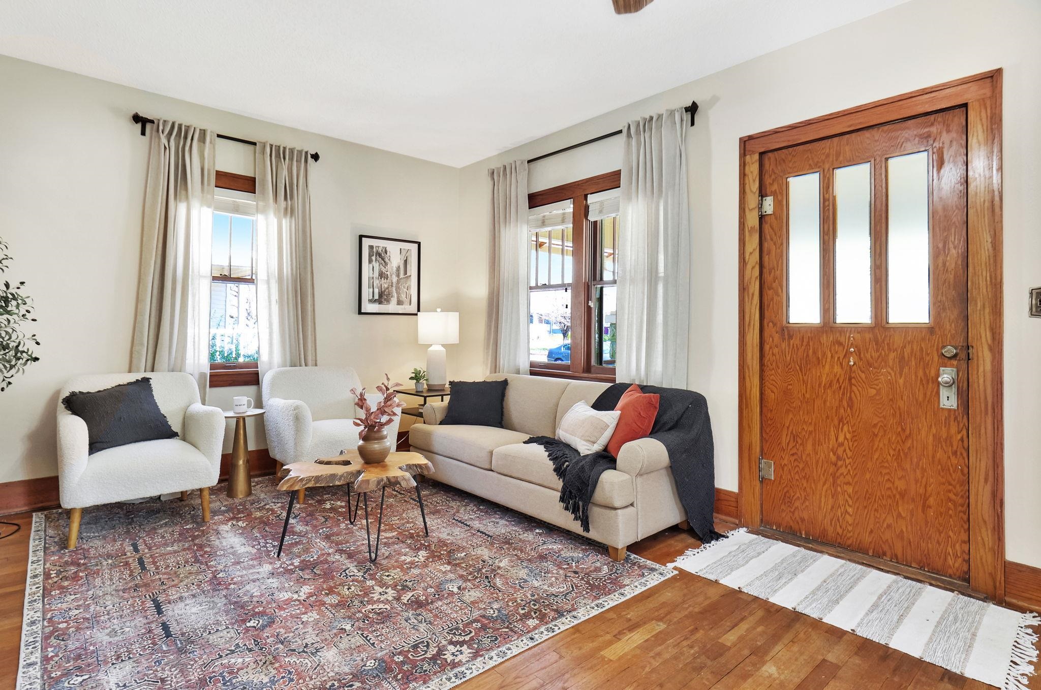 Wichita, Kansas 67203, United States, 2 Bedrooms Bedrooms, ,1 BathroomBathrooms,Residential,Pending,62352