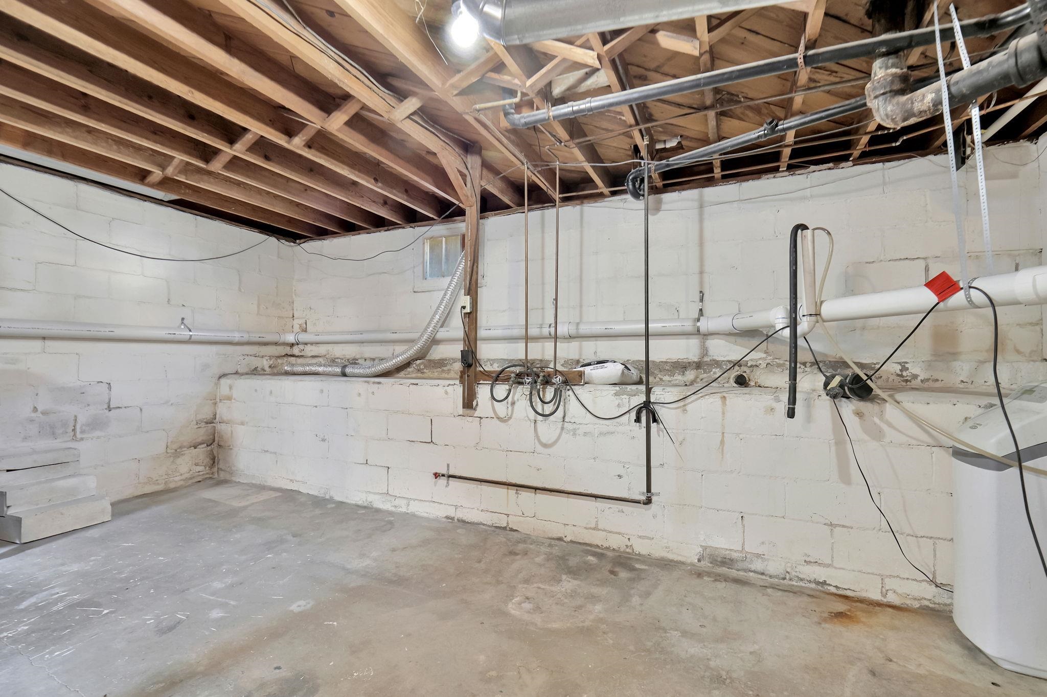 Wichita, Kansas 67203, United States, 2 Bedrooms Bedrooms, ,1 BathroomBathrooms,Residential,Pending,62352